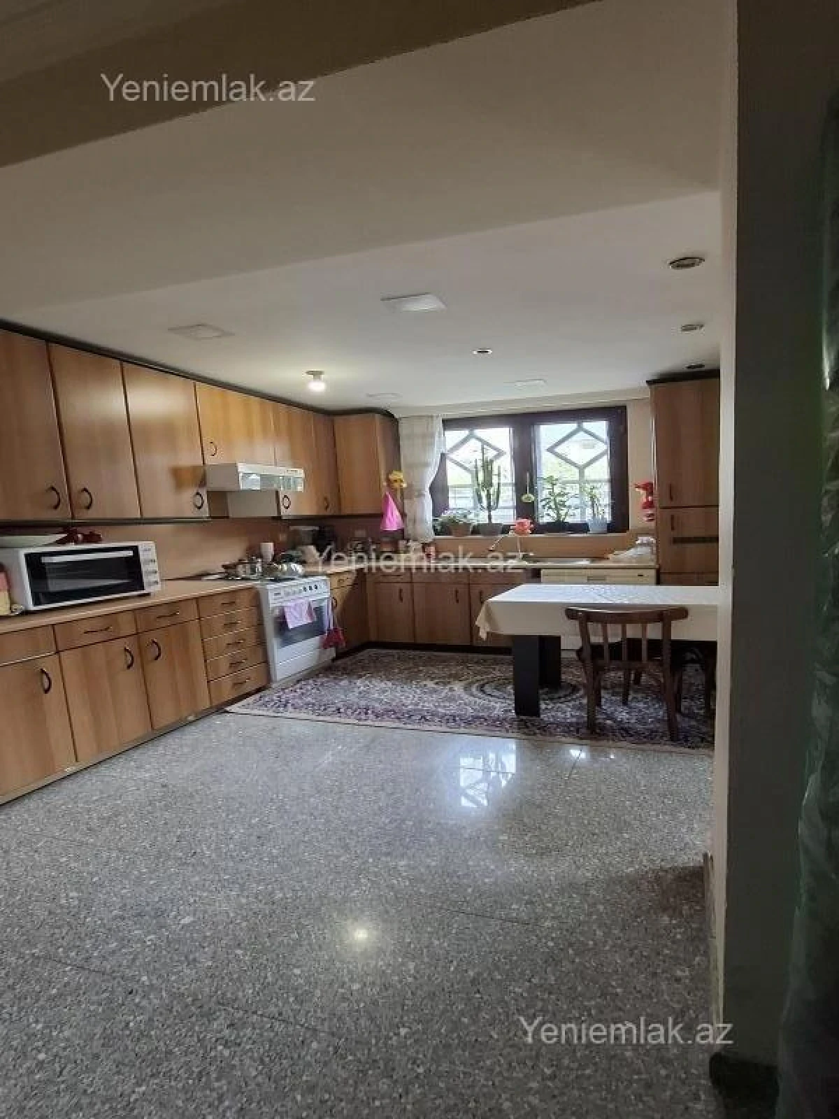 Satılır 2 otaqlı köhnə tikili 85 m²