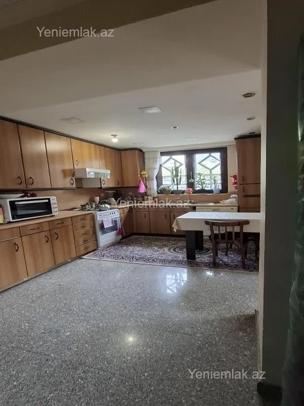 Satılır 2 otaqlı köhnə tikili 85 m²