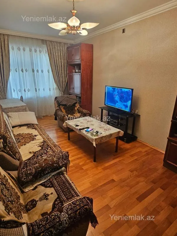 Satılır 3 otaqlı köhnə tikili 75 m²