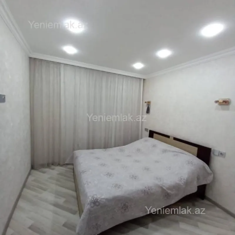Satılır 4 otaqlı köhnə tikili 120 m²