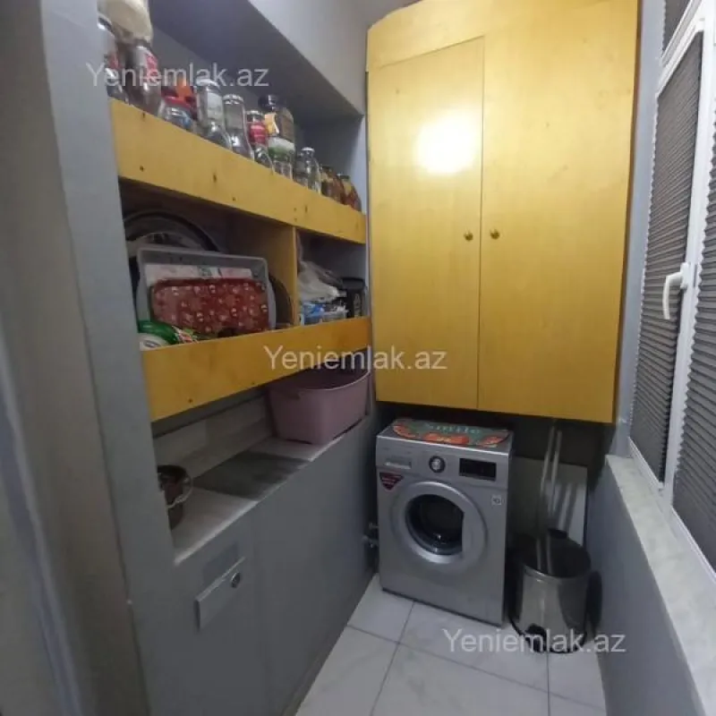 Satılır 4 otaqlı köhnə tikili 120 m²