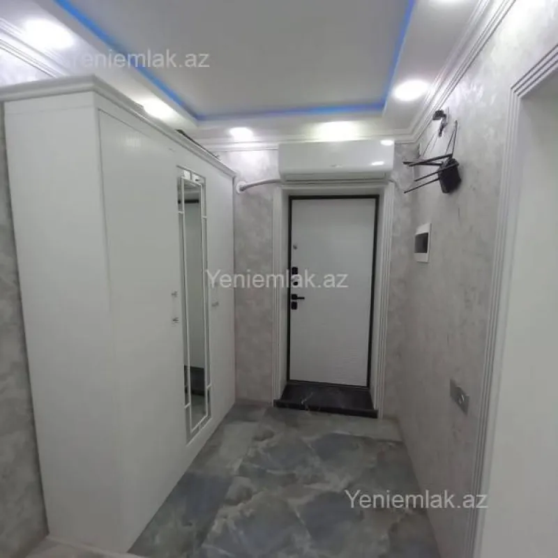 Satılır 4 otaqlı köhnə tikili 120 m²