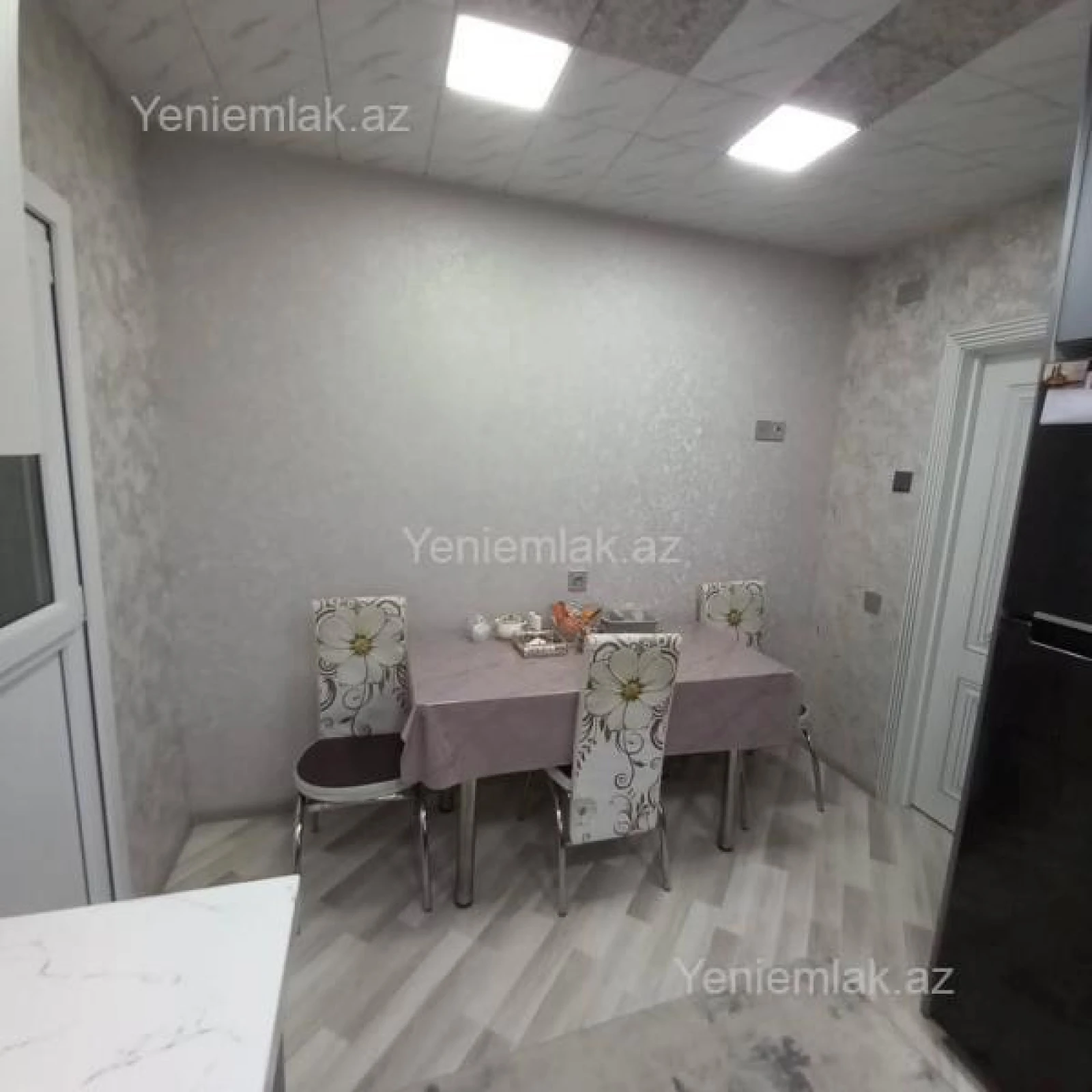 Satılır 4 otaqlı köhnə tikili 120 m²