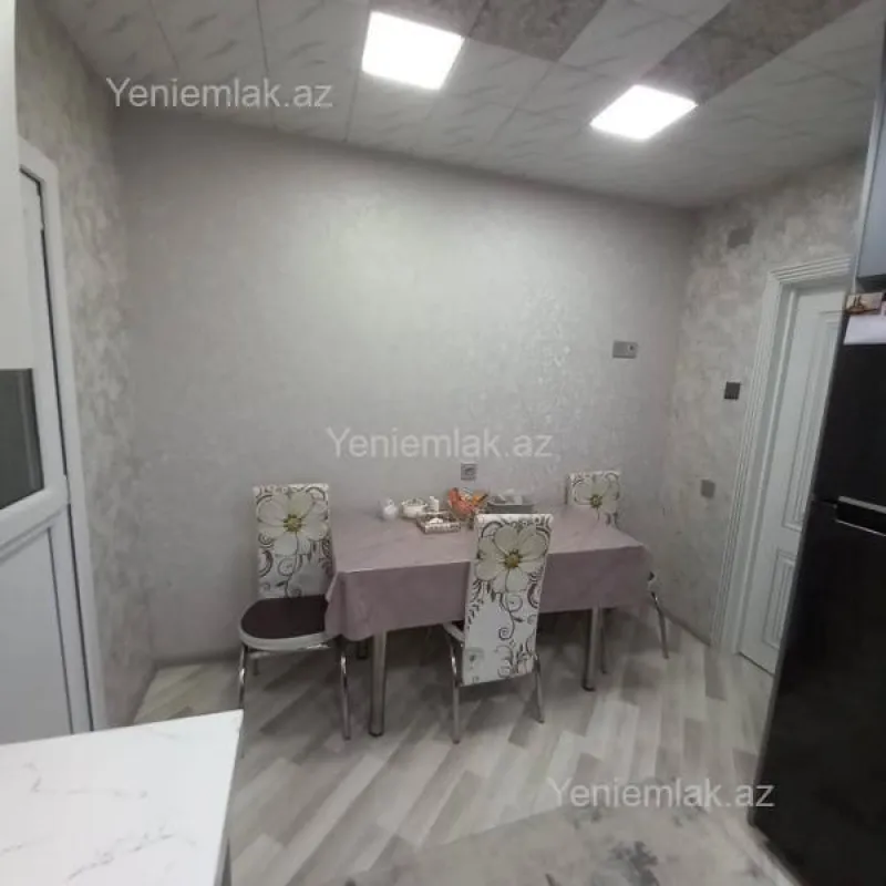 Satılır 4 otaqlı köhnə tikili 120 m²