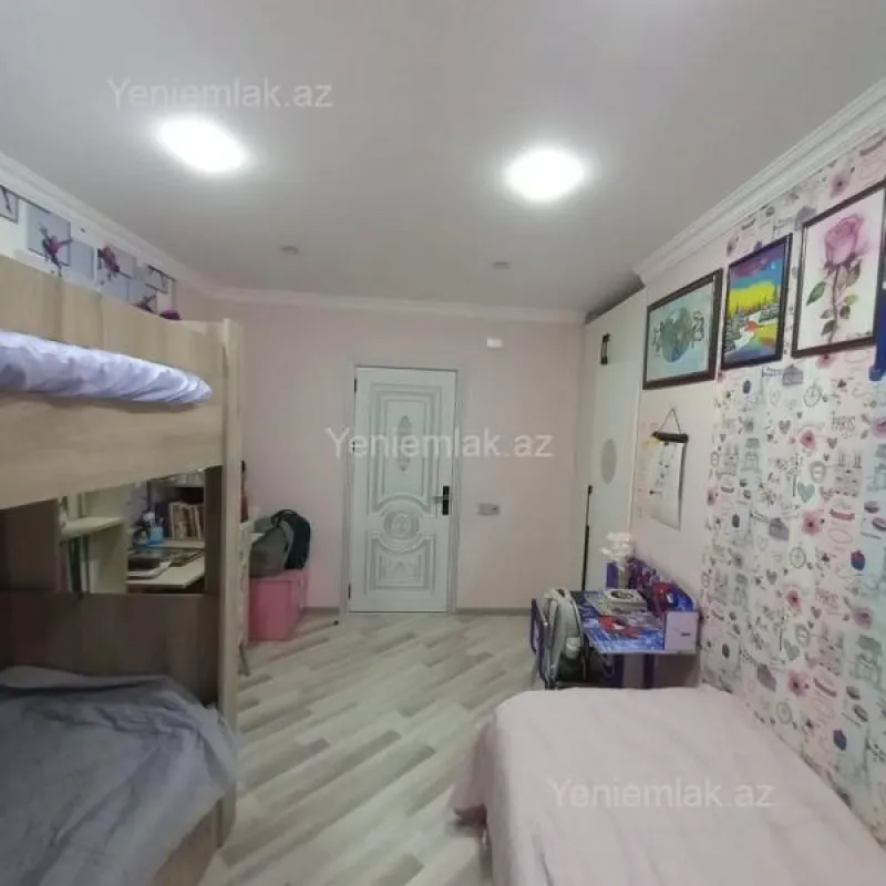 Satılır 4 otaqlı köhnə tikili 120 m²