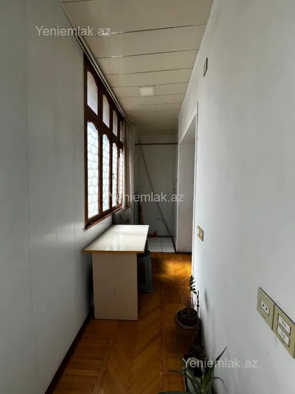 Satılır 5 otaqlı köhnə tikili 130 m²