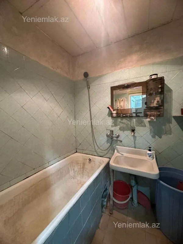 Satılır 3 otaqlı köhnə tikili 80 m²