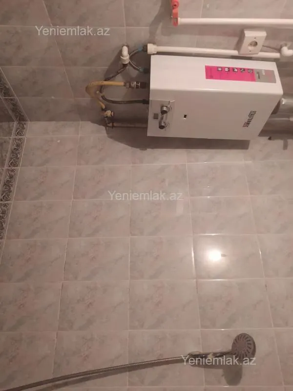 Satılır 3 otaqlı köhnə tikili 80 m²