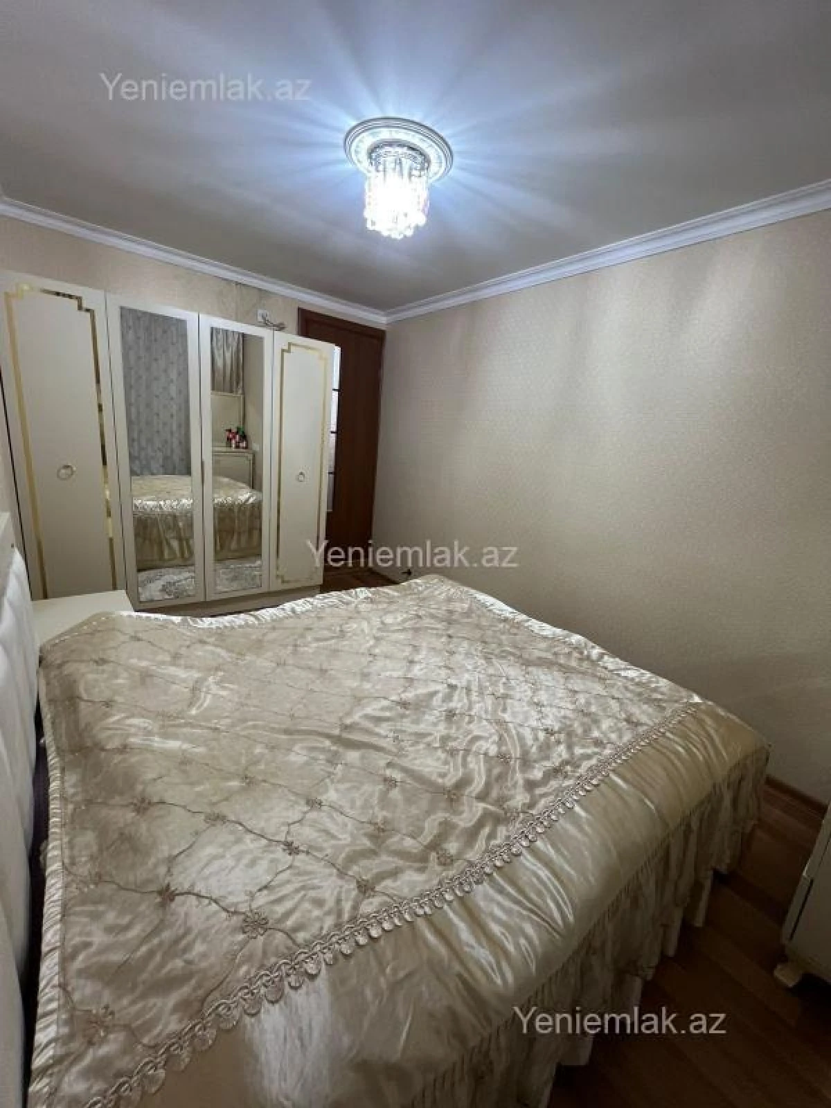 Satılır 4 otaqlı köhnə tikili 90 m²