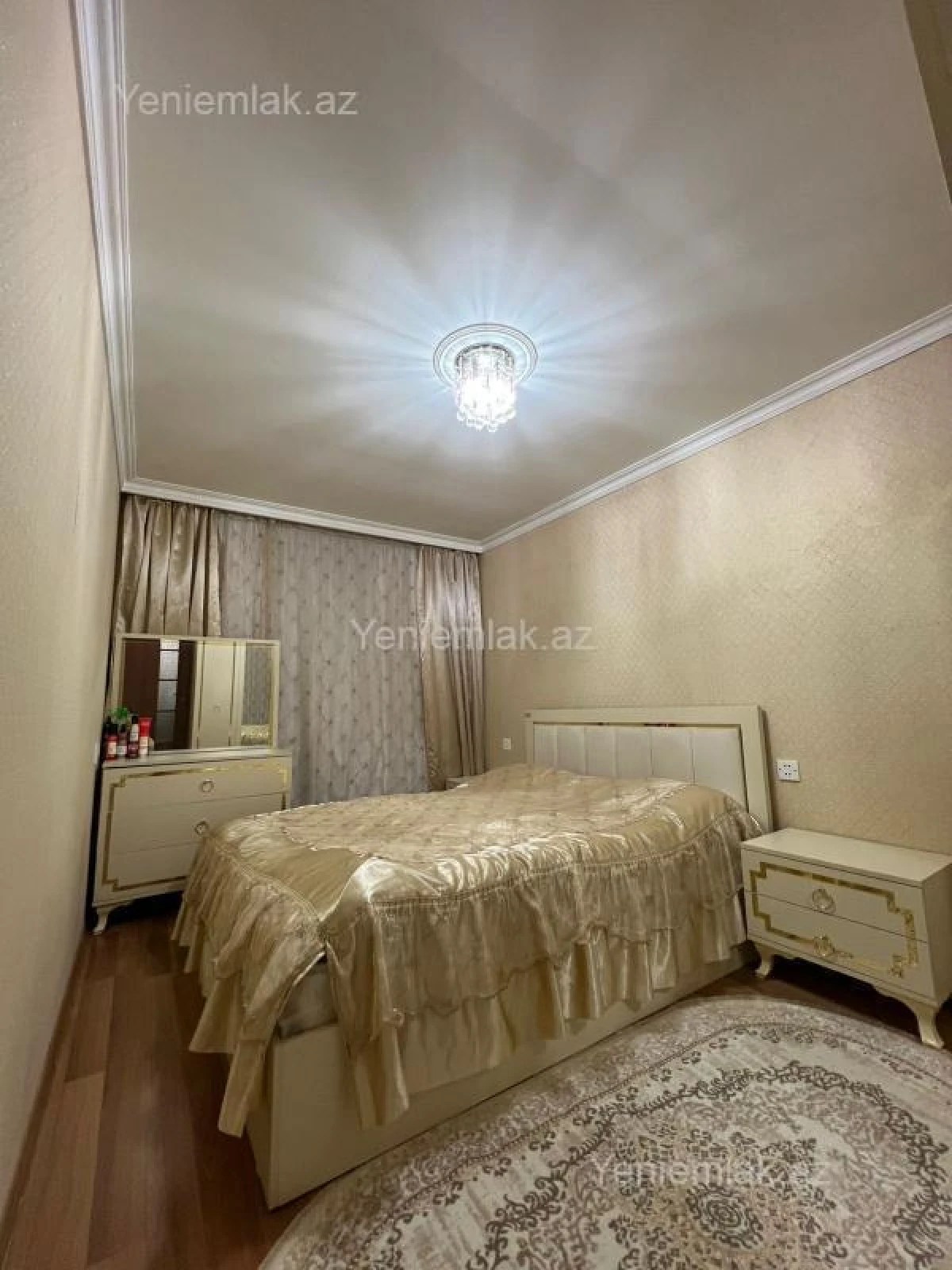 Satılır 4 otaqlı köhnə tikili 90 m²