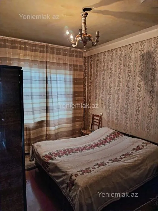 Satılır 4 otaqlı köhnə tikili 90 m²
