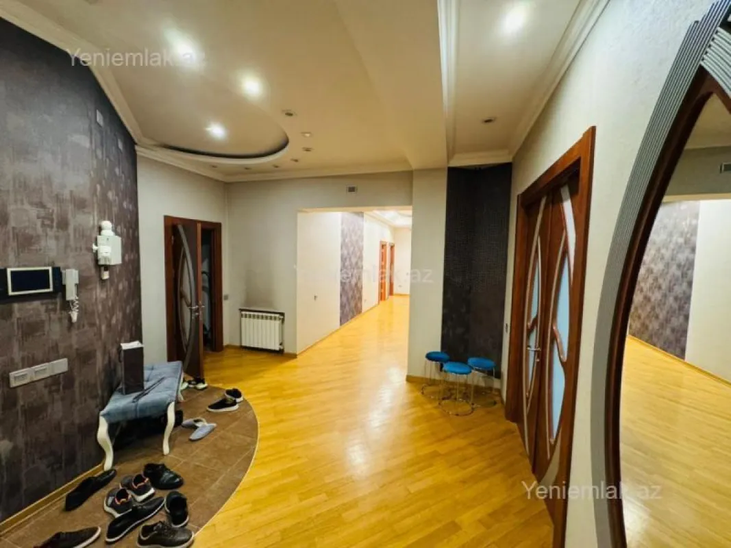 Satılır 4 otaqlı yeni tikili 230 m²