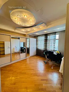 Satılır 4 otaqlı yeni tikili 230 m²