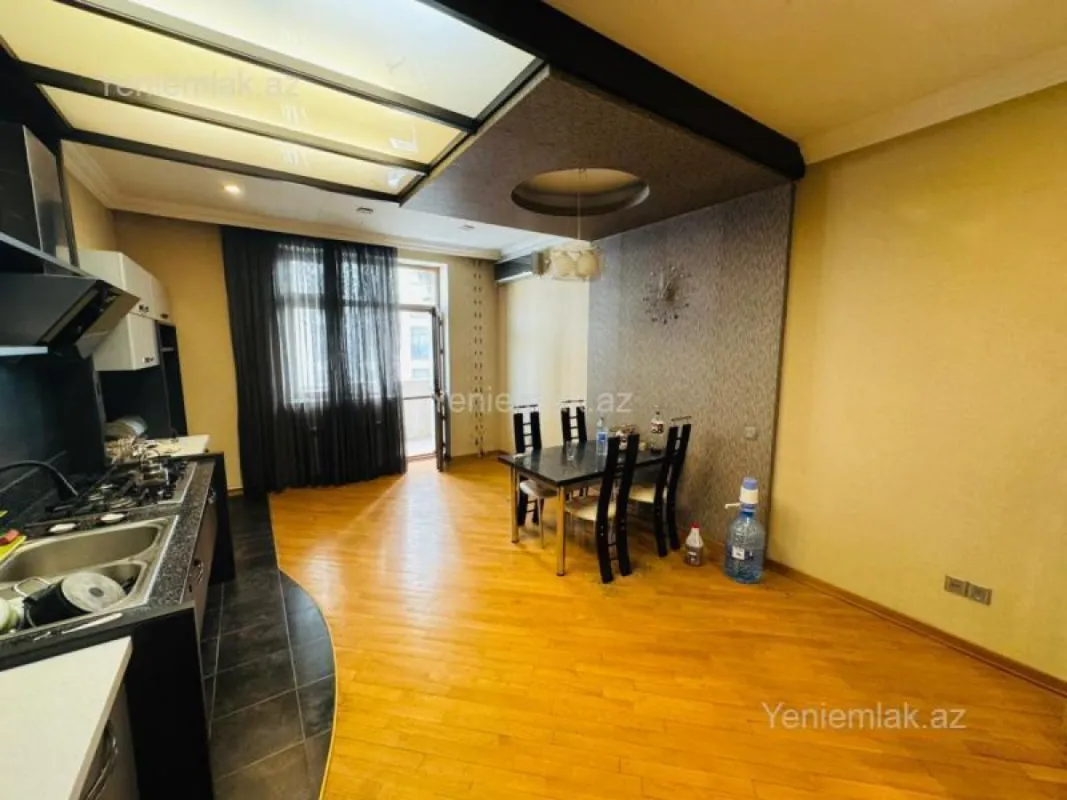 Satılır 4 otaqlı yeni tikili 230 m²