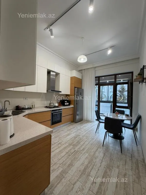 Satılır 3 otaqlı yeni tikili 130 m²