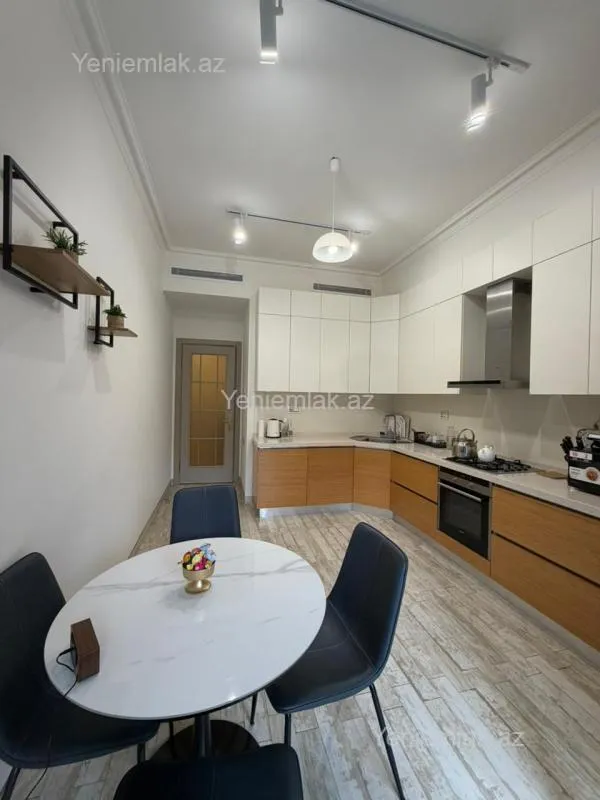 Satılır 3 otaqlı yeni tikili 130 m²