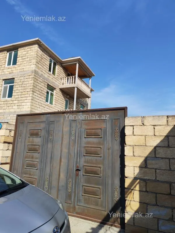 Satılır 6 otaqlı həyət evi 350 m²