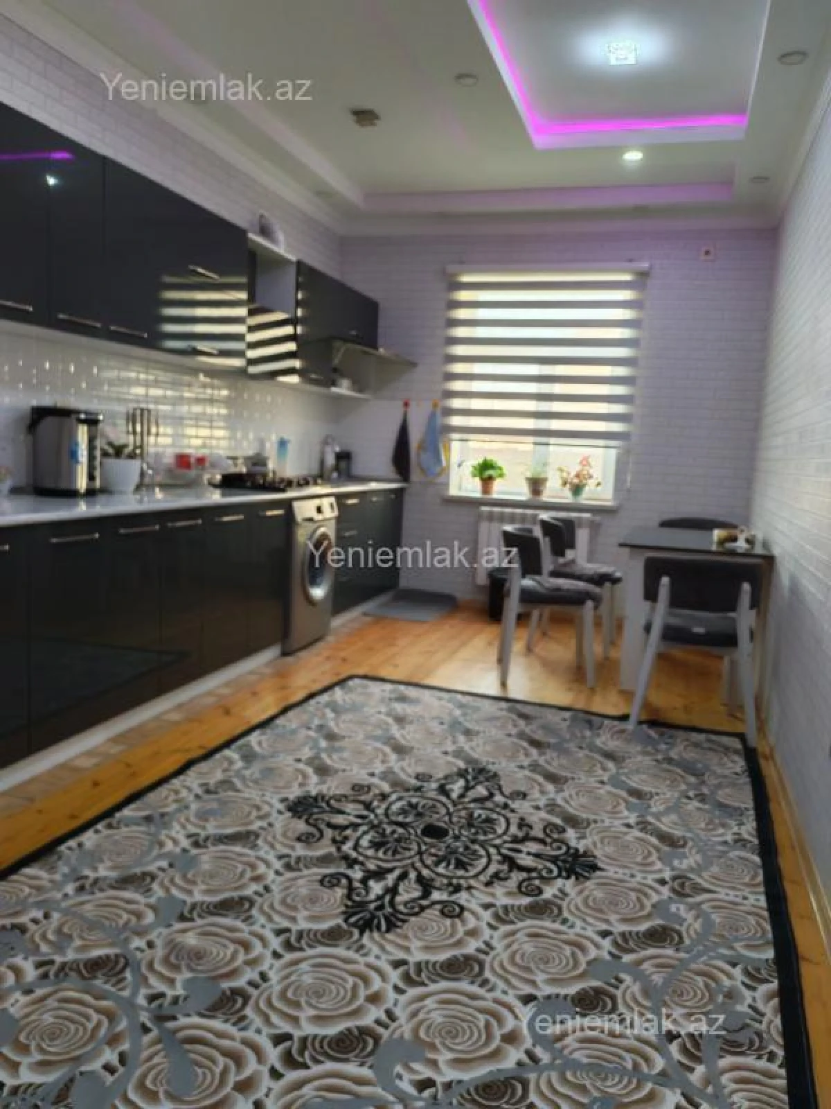 Satılır 6 otaqlı həyət evi 350 m²
