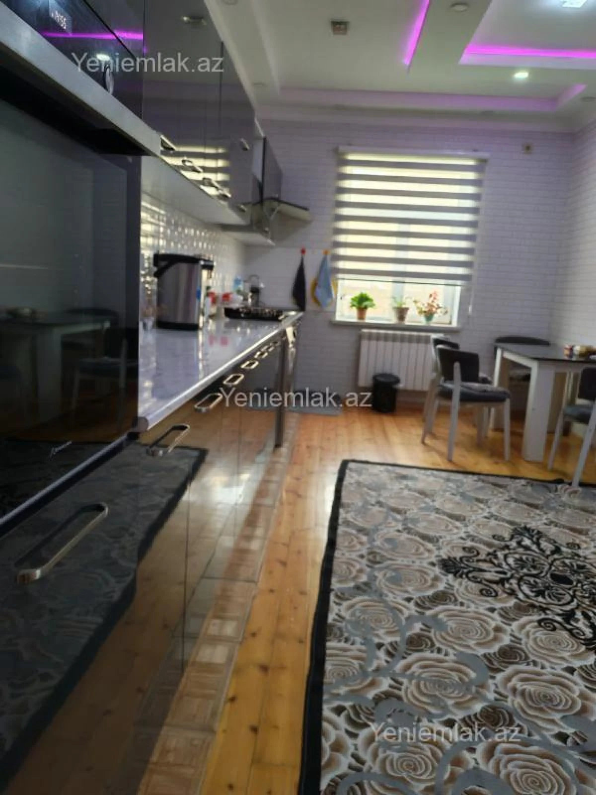 Satılır 6 otaqlı həyət evi 350 m²