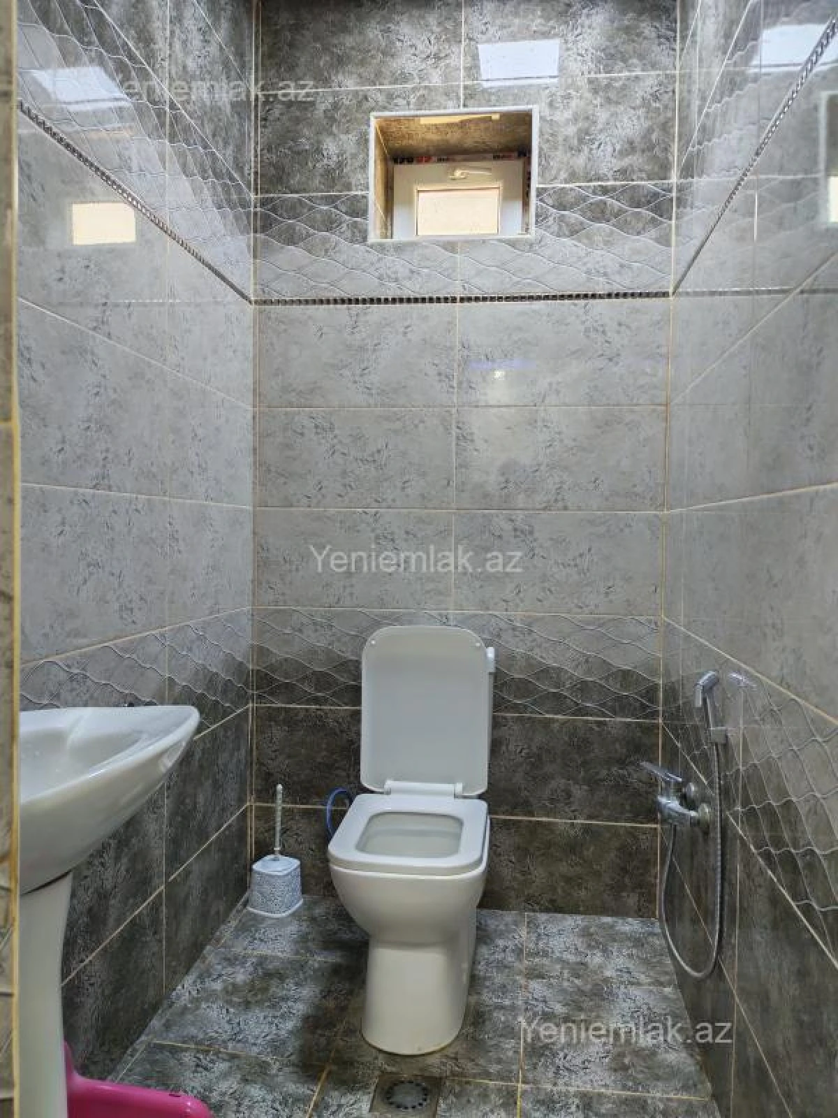 Satılır 6 otaqlı həyət evi 350 m²