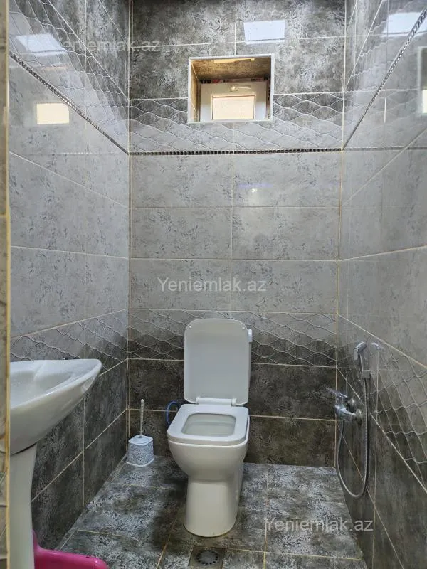 Satılır 6 otaqlı həyət evi 350 m²