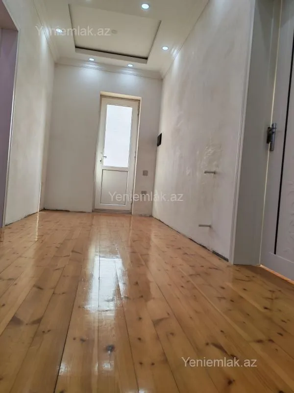 Satılır 6 otaqlı həyət evi 350 m²