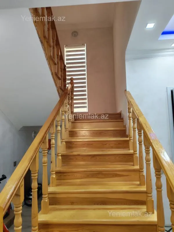 Satılır 6 otaqlı həyət evi 350 m²