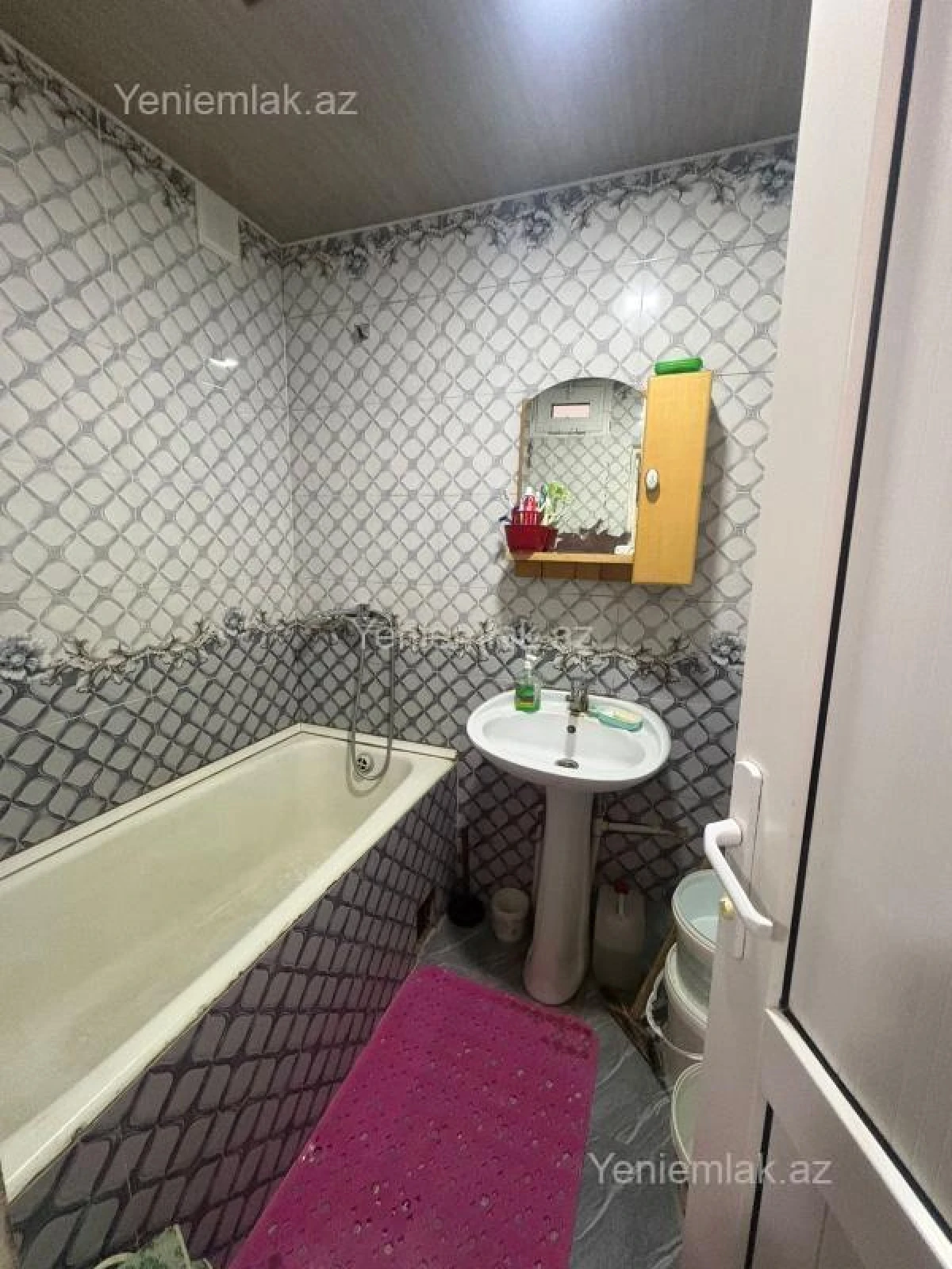 Satılır 2 otaqlı köhnə tikili 65 m²