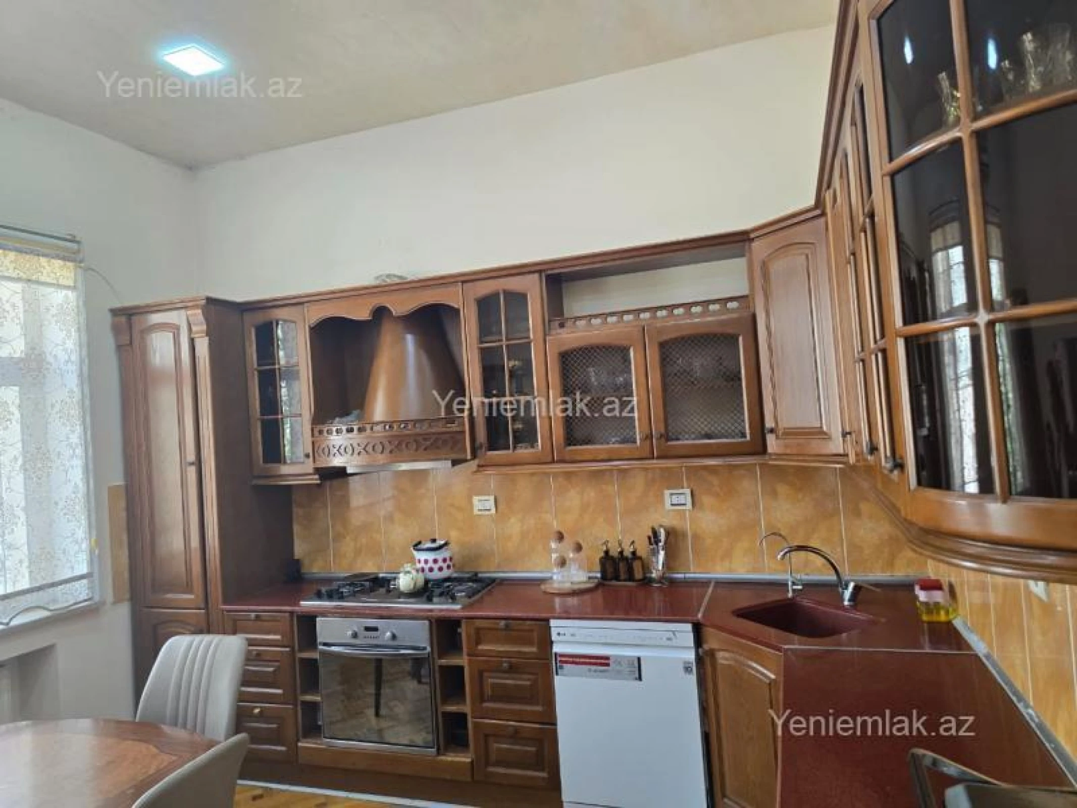 Satılır 15 otaqlı həyət evi 1000 m²