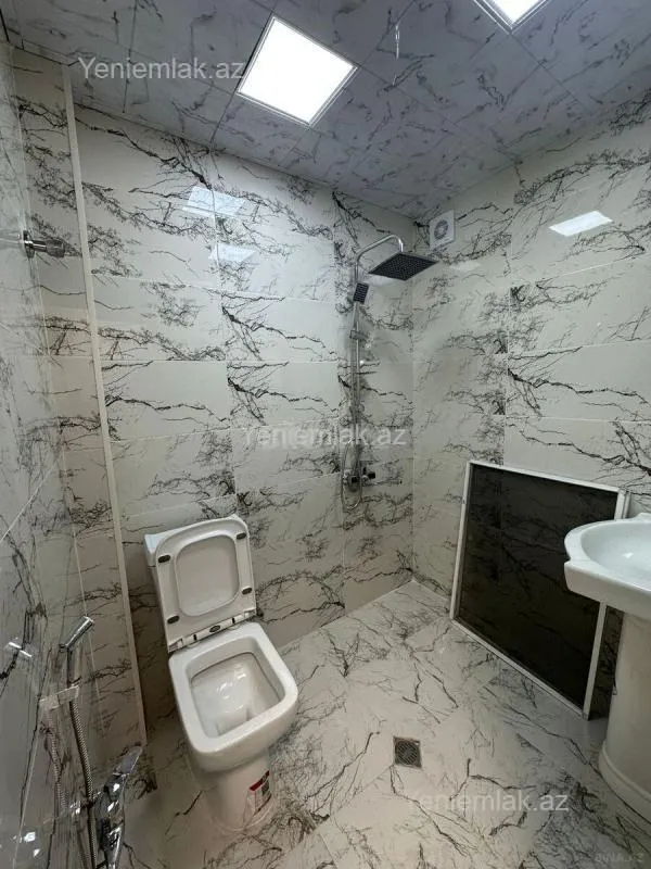 Satılır 15 otaqlı həyət evi 1000 m²