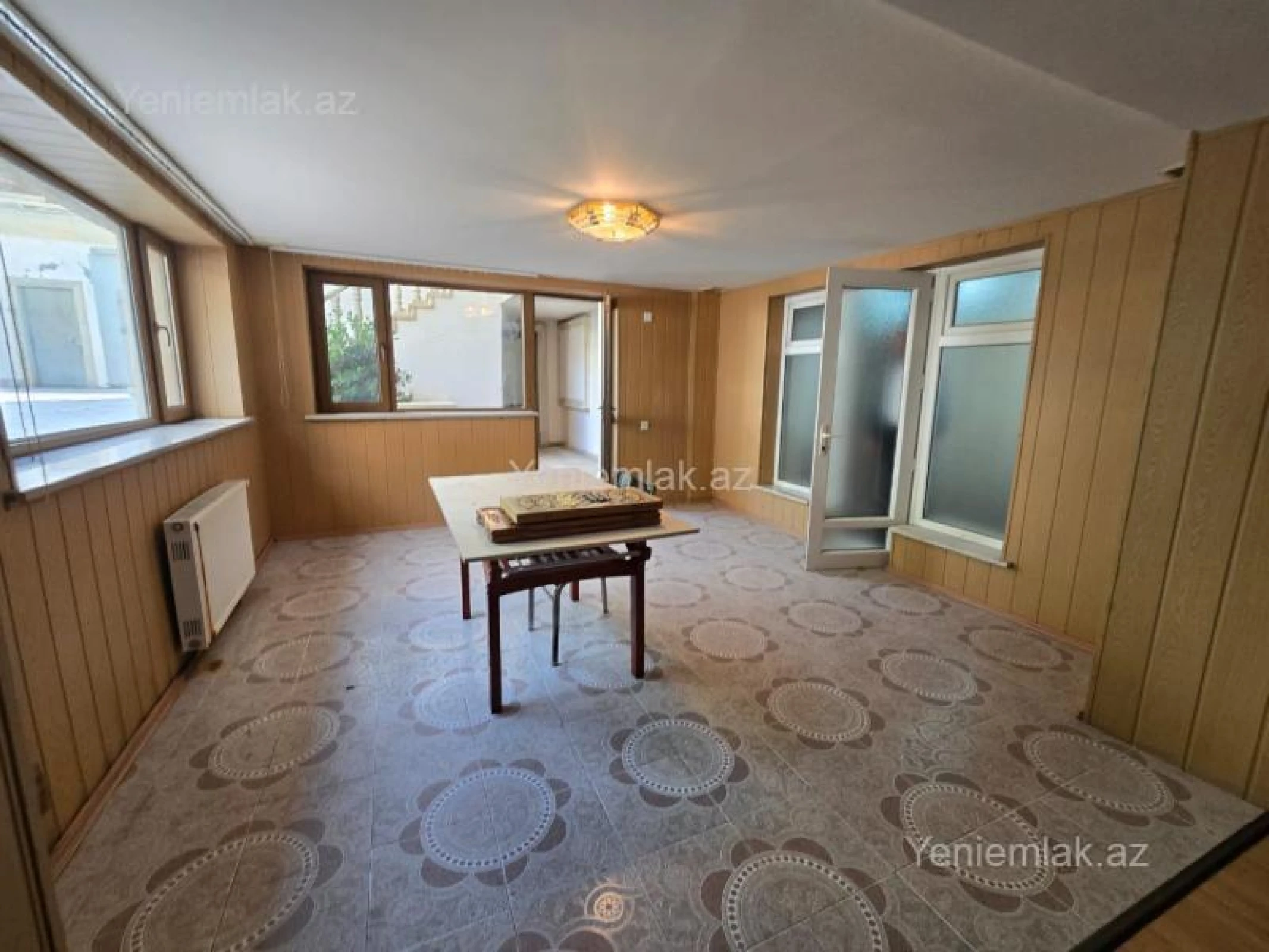 Satılır 15 otaqlı həyət evi 1000 m²