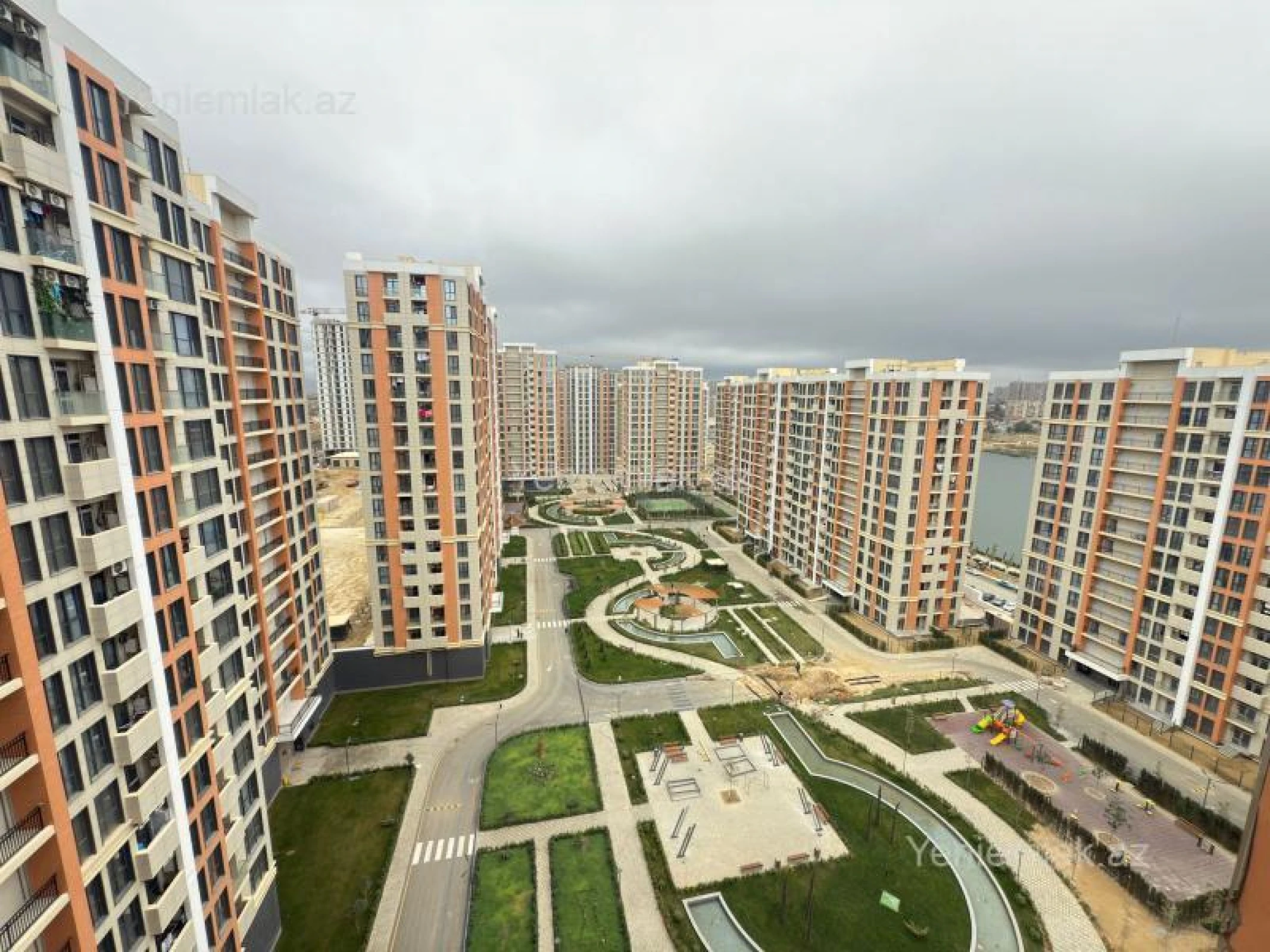 Satılır 3 otaqlı yeni tikili 83 m²