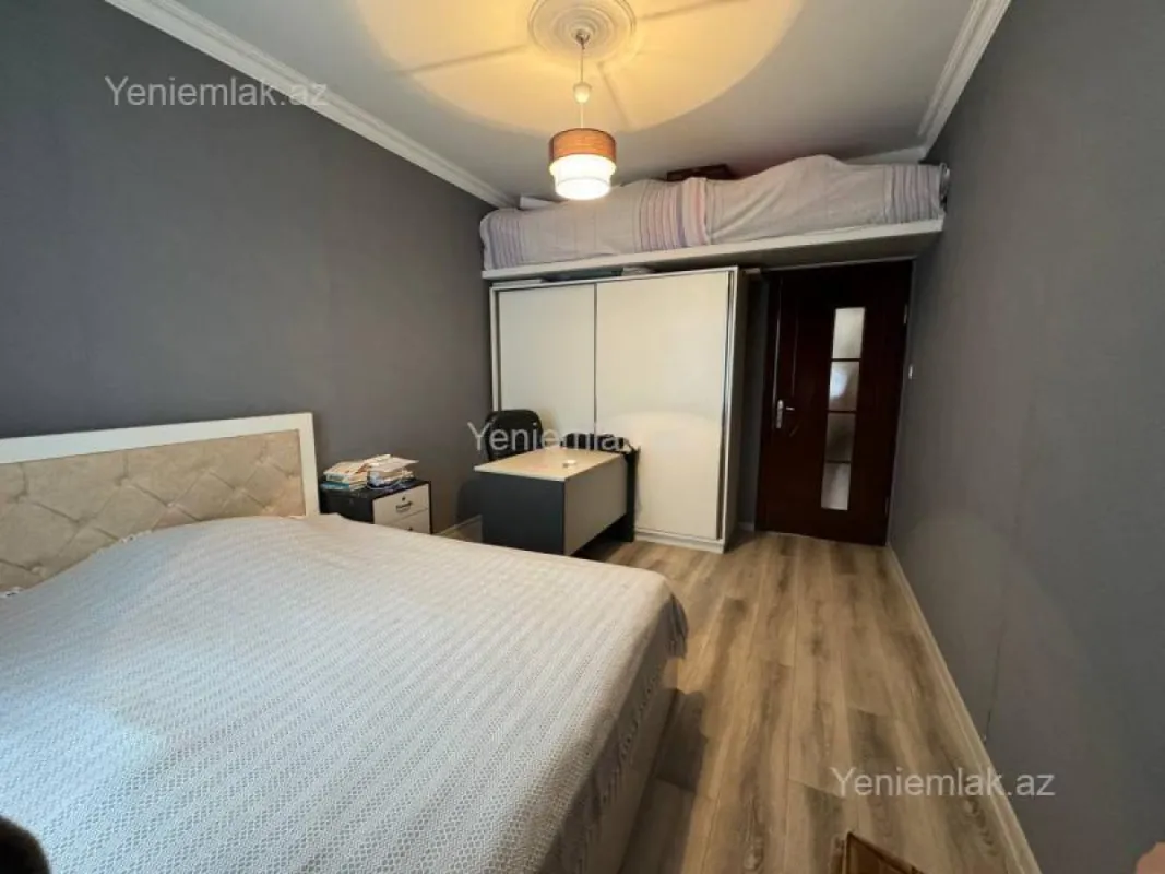 Satılır 3 otaqlı köhnə tikili 100 m²