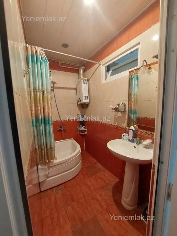 Satılır 3 otaqlı köhnə tikili 100 m²