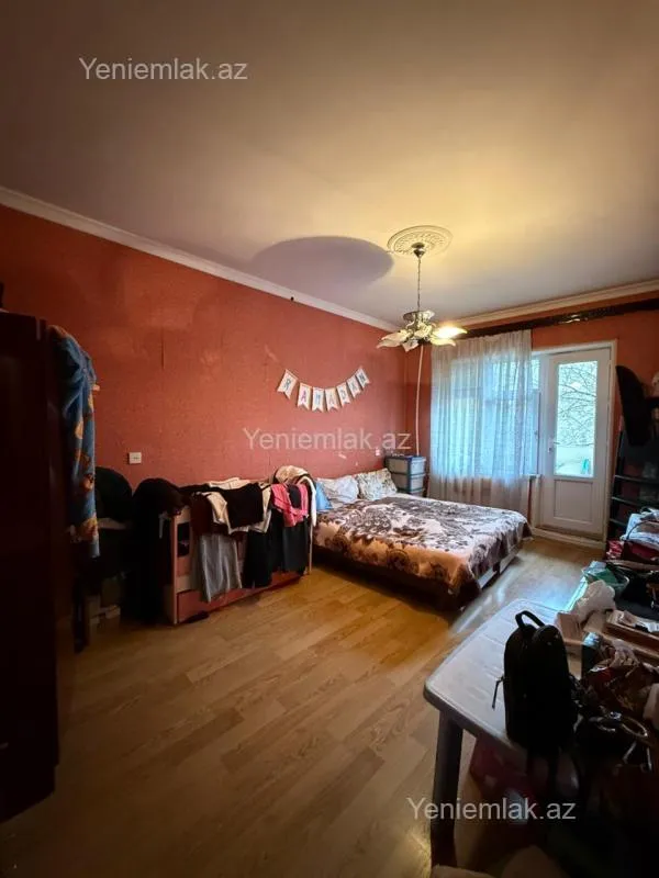 Satılır 5 otaqlı köhnə tikili 120 m²