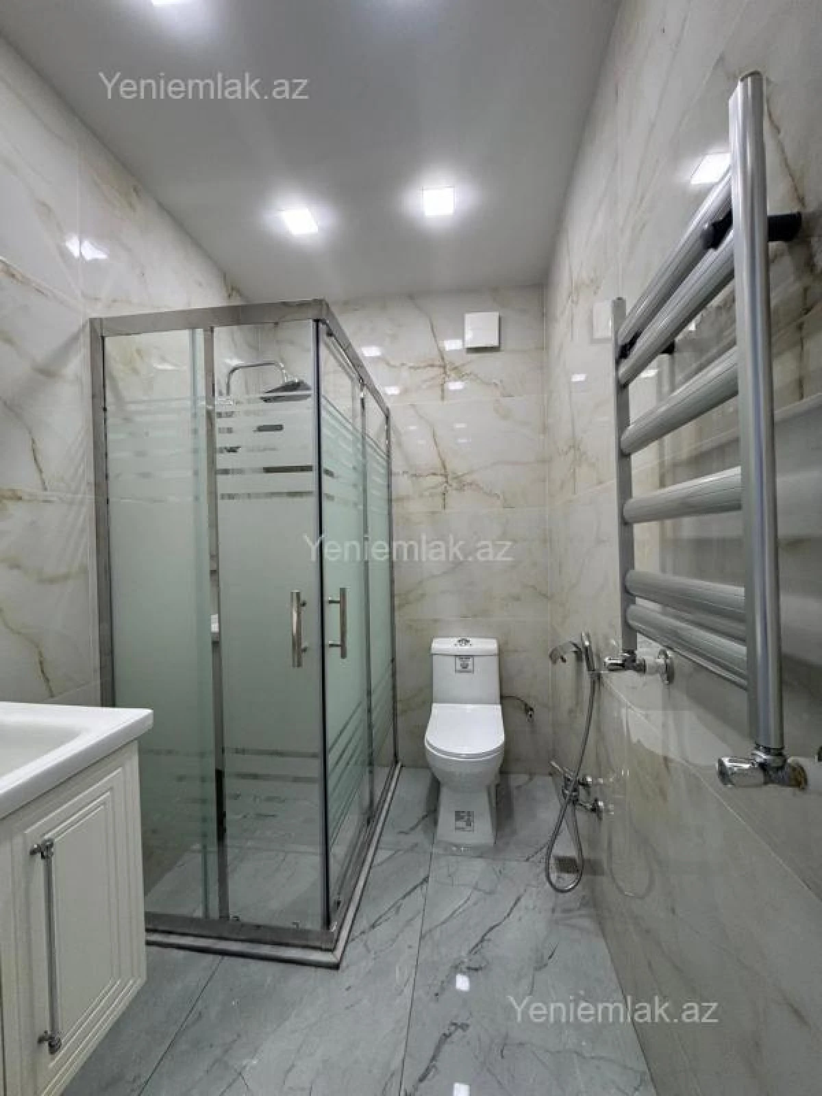 Satılır 3 otaqlı yeni tikili 83 m²