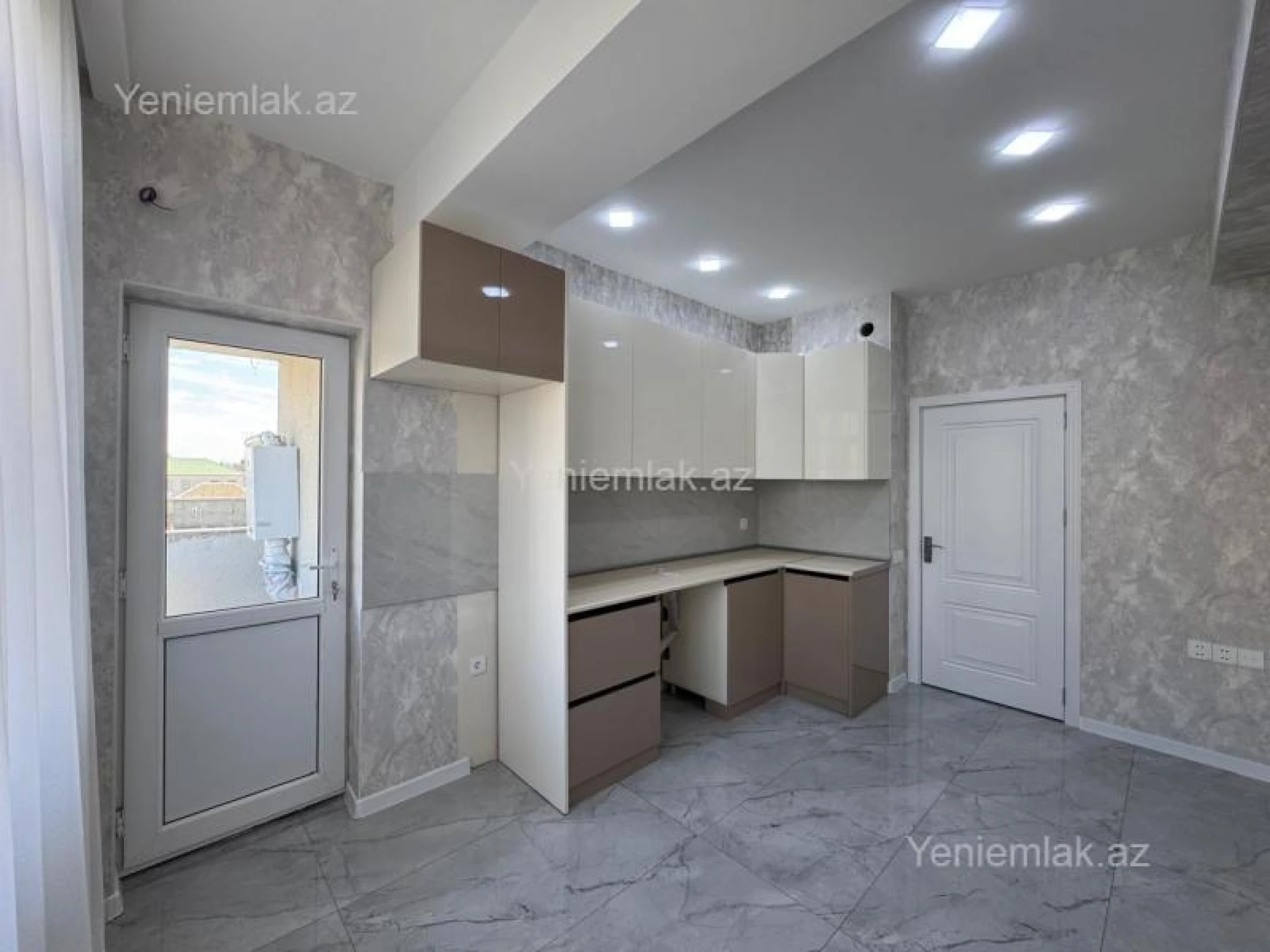 Satılır 3 otaqlı yeni tikili 83 m²