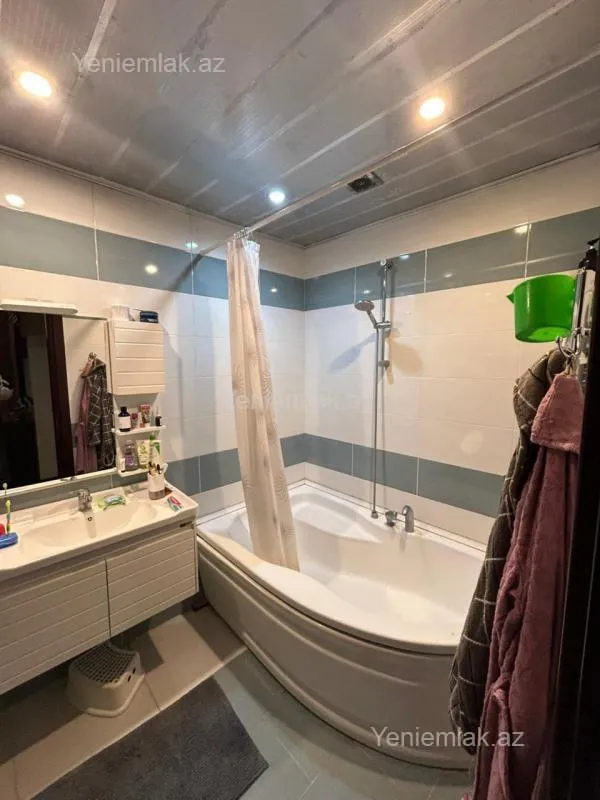 Satılır 3 otaqlı yeni tikili 110 m²