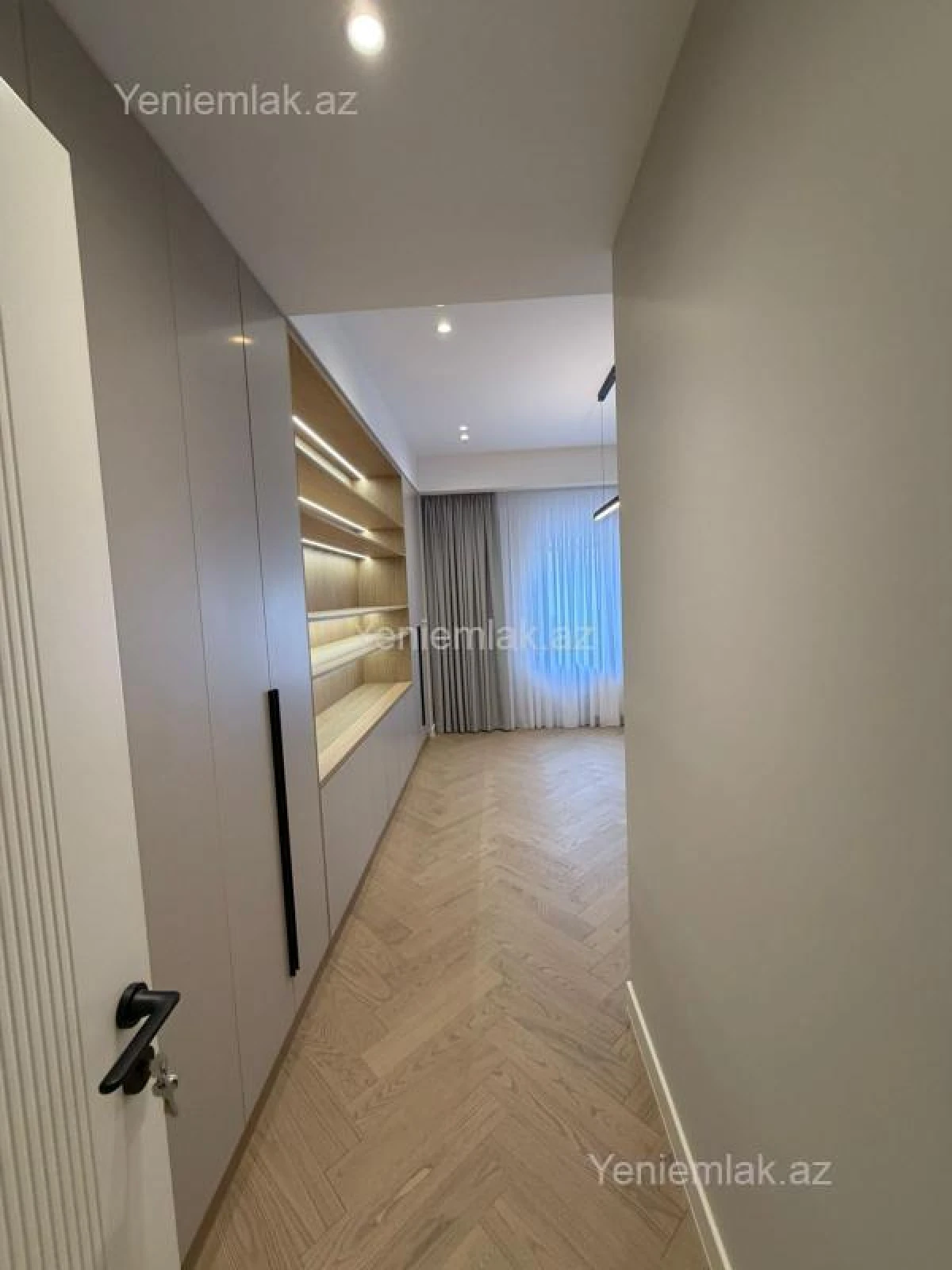 Kirayə verilir 5 otaqlı yeni tikili 195 m²