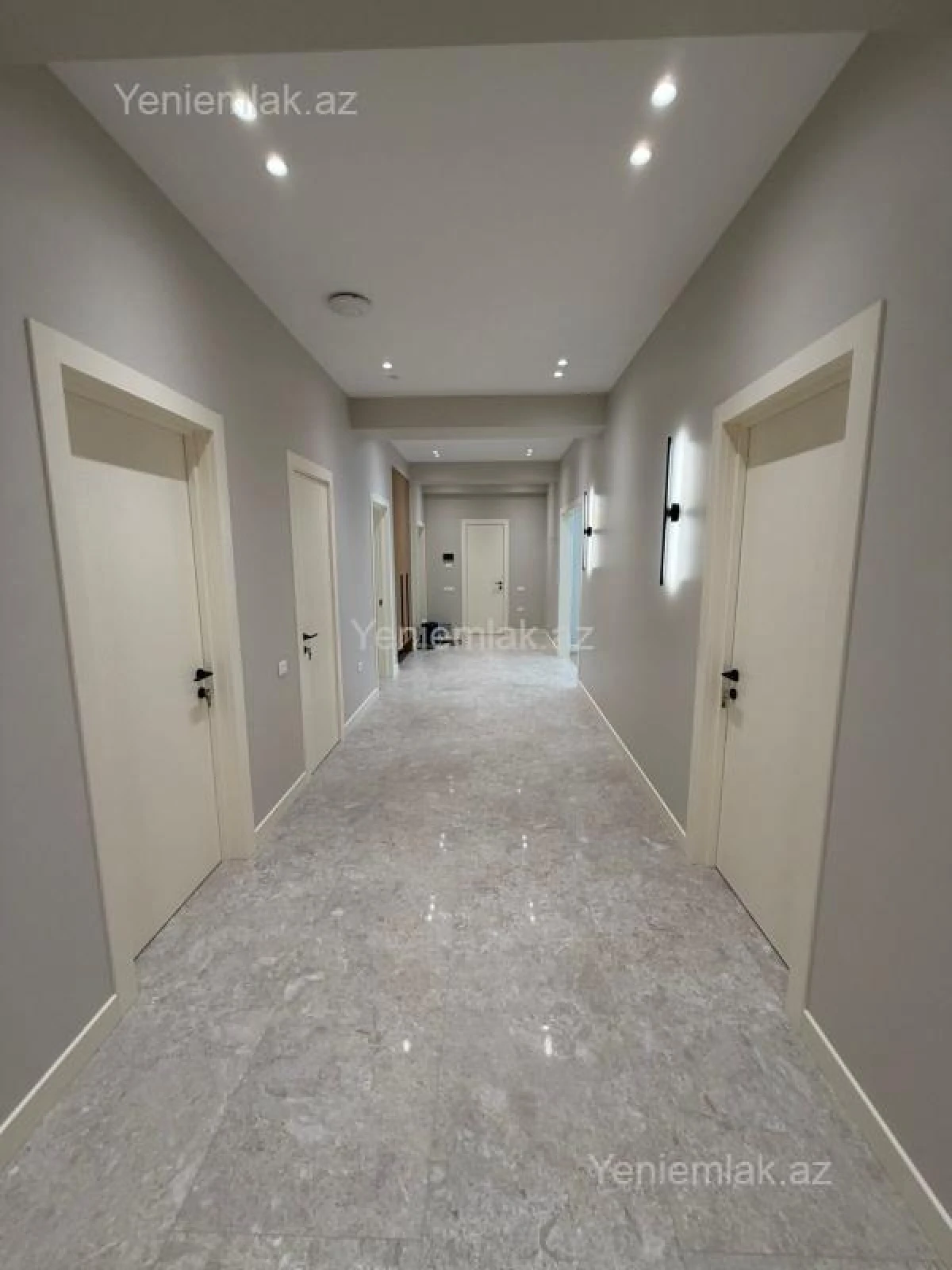 Kirayə verilir 5 otaqlı yeni tikili 195 m²