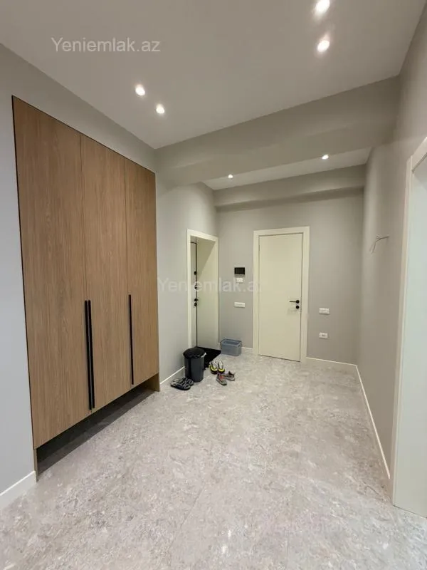 Kirayə verilir 5 otaqlı yeni tikili 195 m²