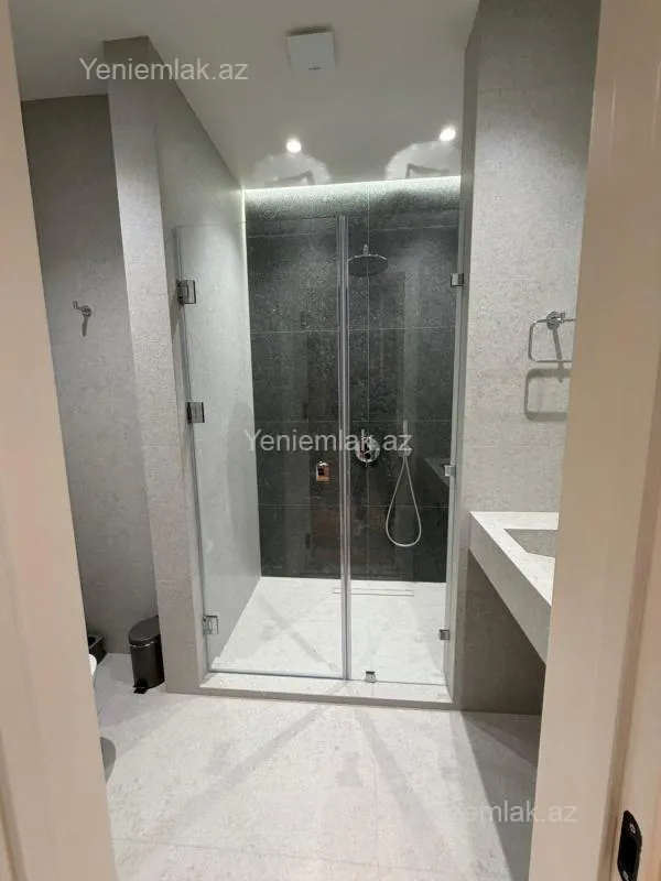 Kirayə verilir 5 otaqlı yeni tikili 195 m²