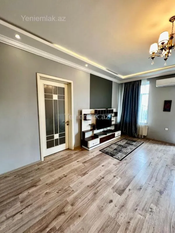 Satılır 3 otaqlı köhnə tikili 90 m²
