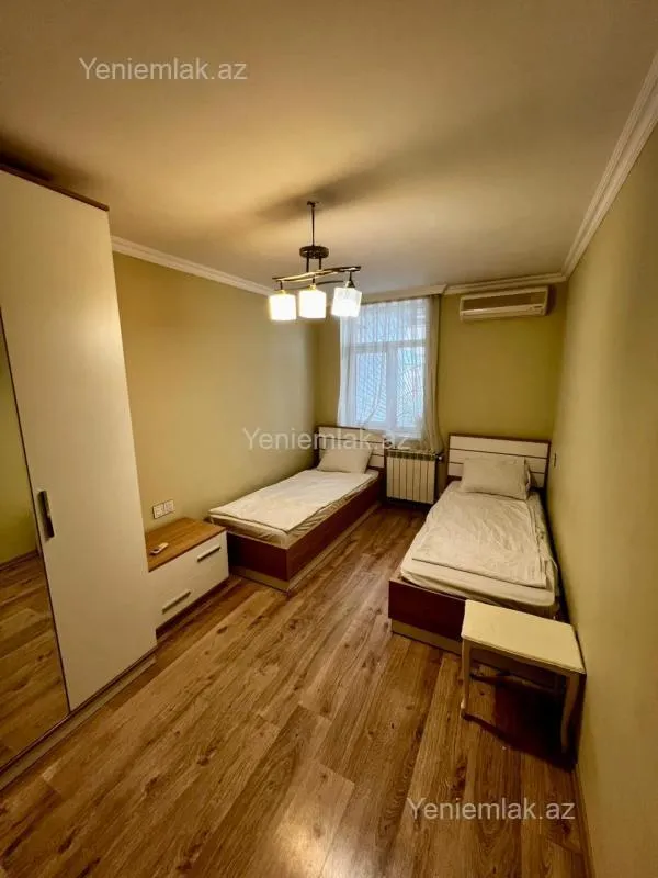 Satılır 3 otaqlı köhnə tikili 90 m²
