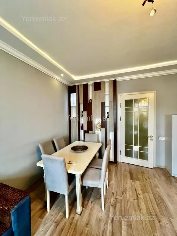 Satılır 3 otaqlı köhnə tikili 90 m²