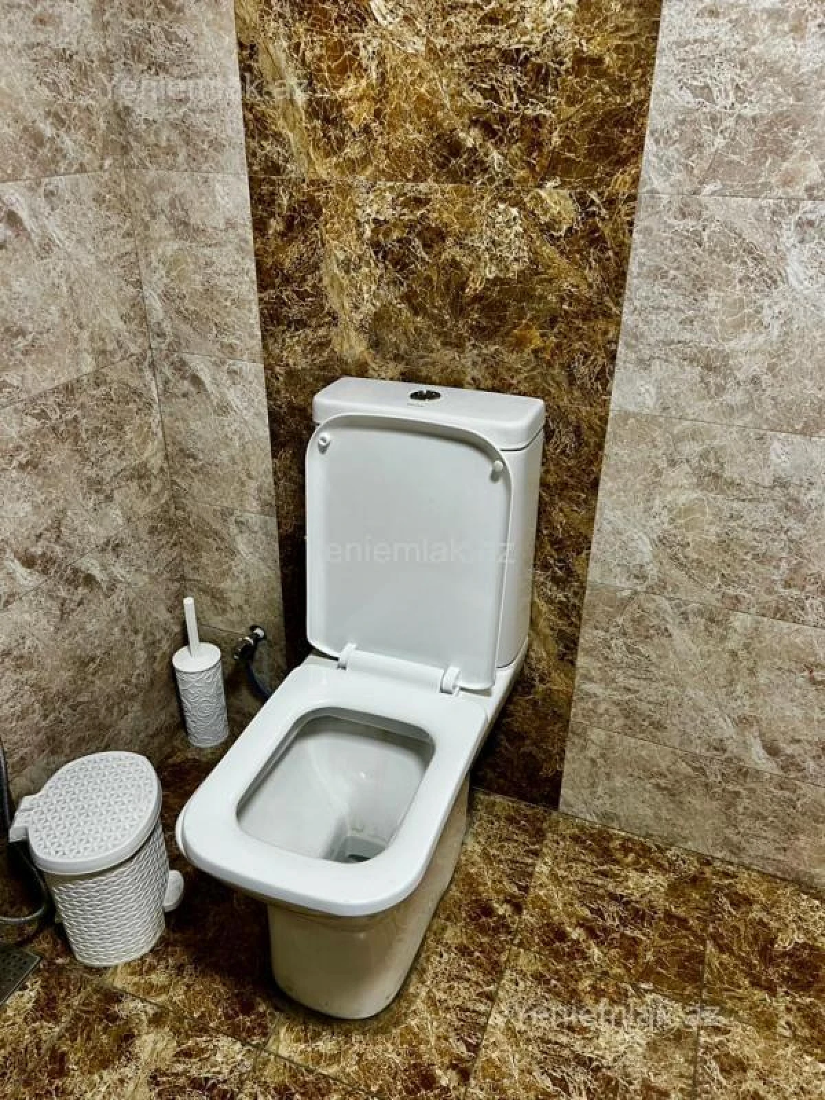 Satılır 3 otaqlı köhnə tikili 90 m²