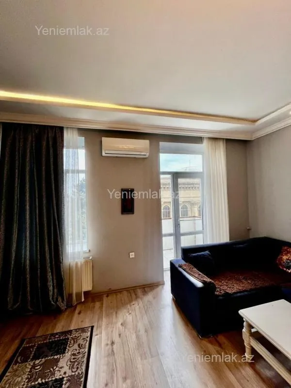Satılır 3 otaqlı köhnə tikili 90 m²