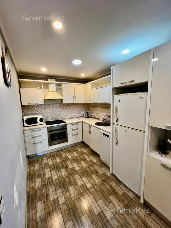 Satılır 3 otaqlı köhnə tikili 90 m²