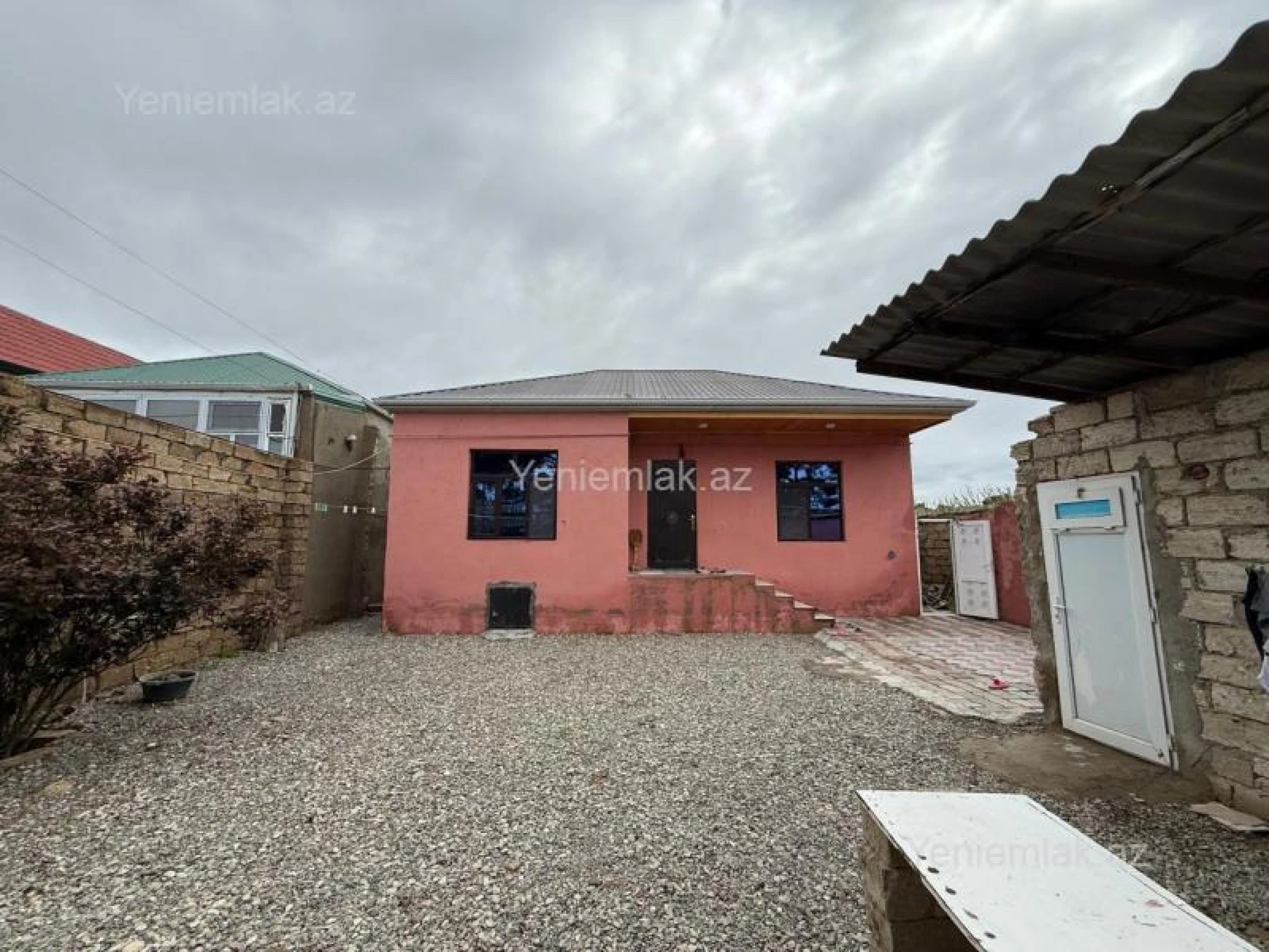 Satılır 3 otaqlı həyət evi 100 m²