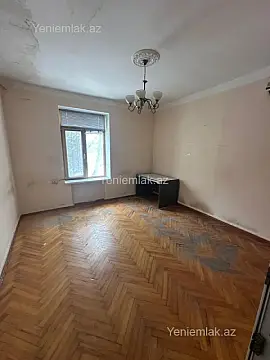 Satılır 3 otaqlı köhnə tikili 80 m²